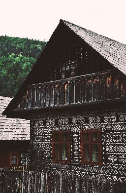 brown wooden house surrounded by green trees during daytime